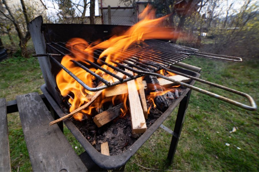 How To Light A Charcoal Grill On A Windy Day 4 Expert Tips