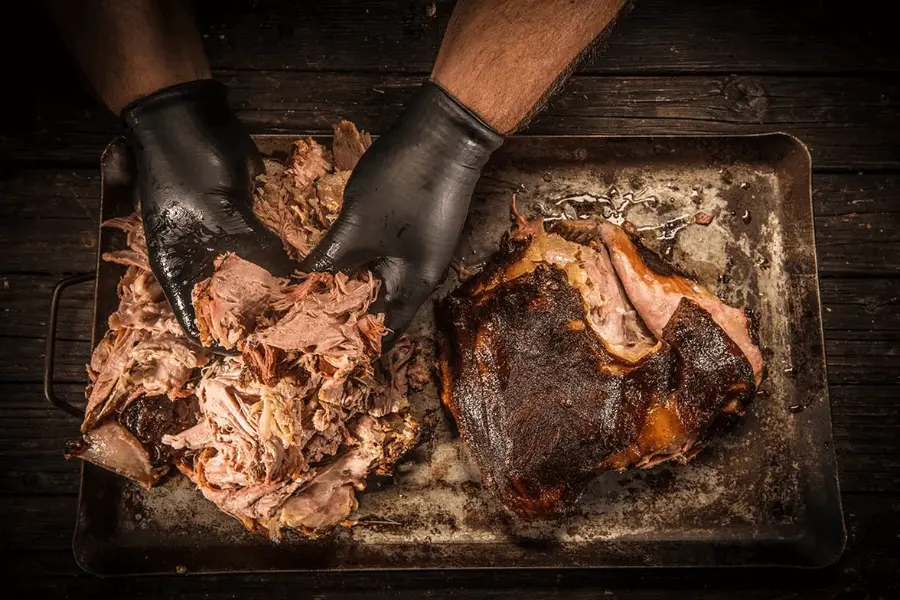 Step-by-Step Process to Smoke a Pork Shoulder at 250°F