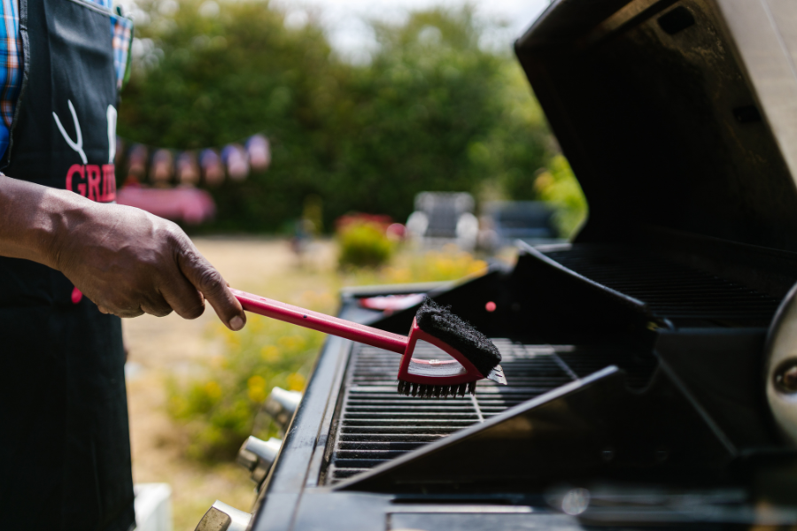 How to use a char griller smoker?